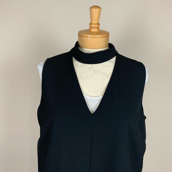 Adrienne Sleeveless Top w/ Cutout Black Size L - Picture 5 of 12